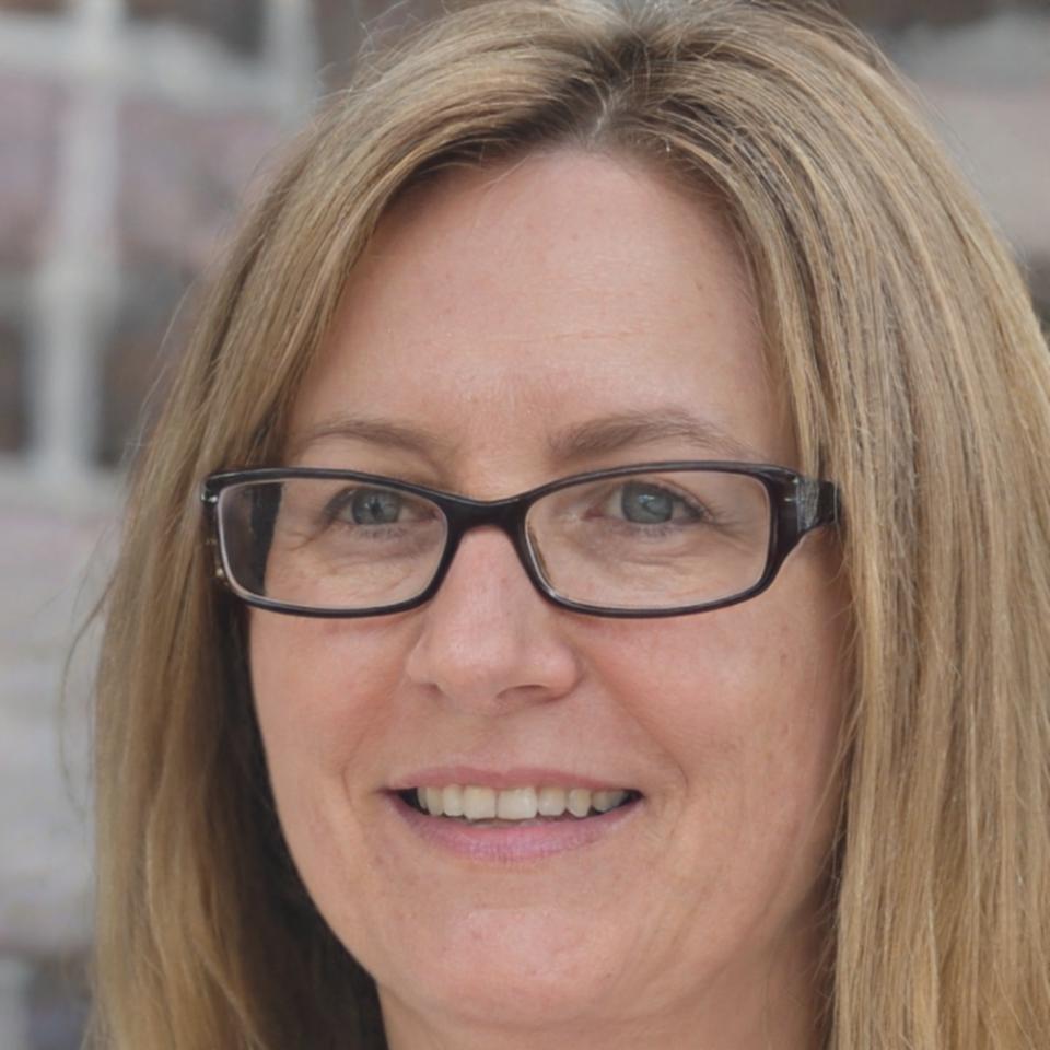 Sarah Müller - Spezialistin für Budgetanalyse